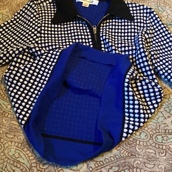 Diane Von Furstenberg Collared Knit Shirt with front top zipper. Size Medium - Picture 13 of 16